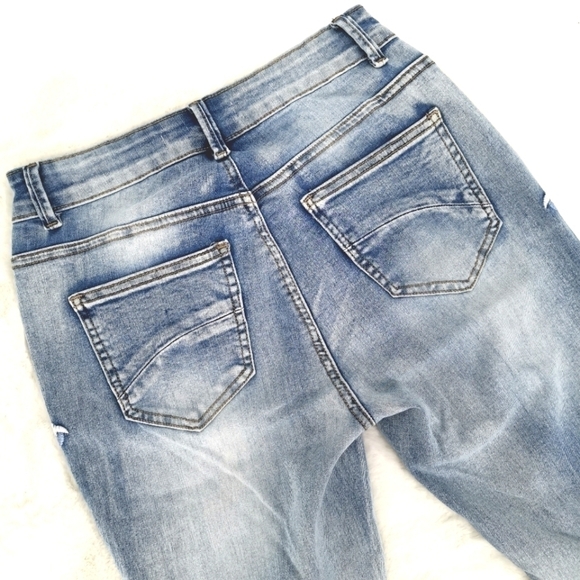 The Creasa Women's M Floral Embroidered Light Jean - Picture 9 of 16